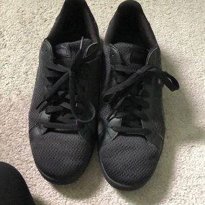 Men’s Puma all black sneakers size 10